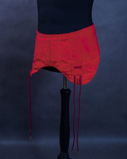 Quilted belt to armour legs